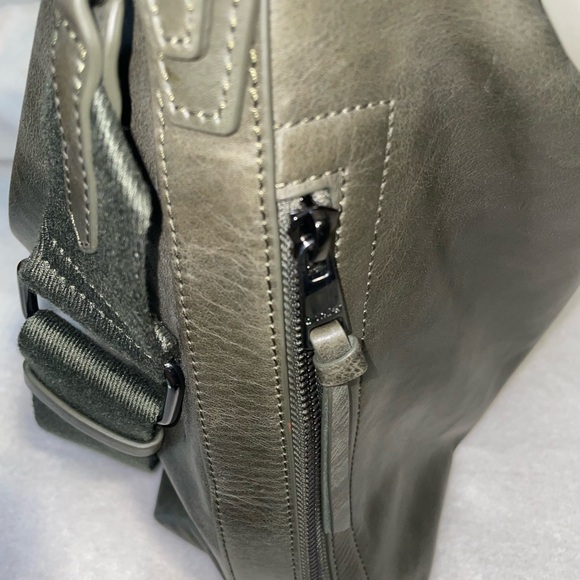 BOTKIER Leather Samantha Hobo Shoulder Bag in Army green - Picture 4 of 11